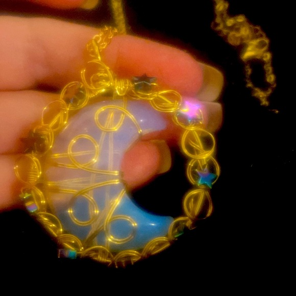 Necklace, half moon with iridescent blue stars got gold wiring. New - Picture 3 of 4